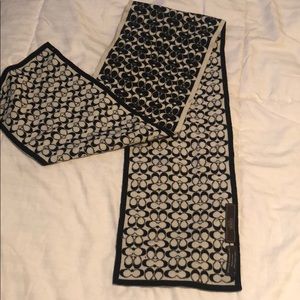 Reversible coach scarf